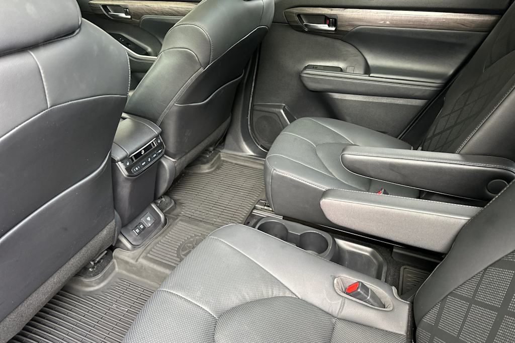 Thumbnail: 2021 Toyota Highlander - 12