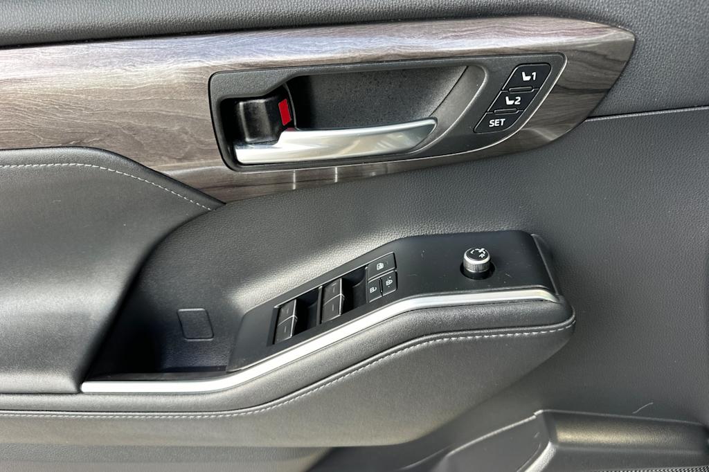 Thumbnail: 2021 Toyota Highlander - 22