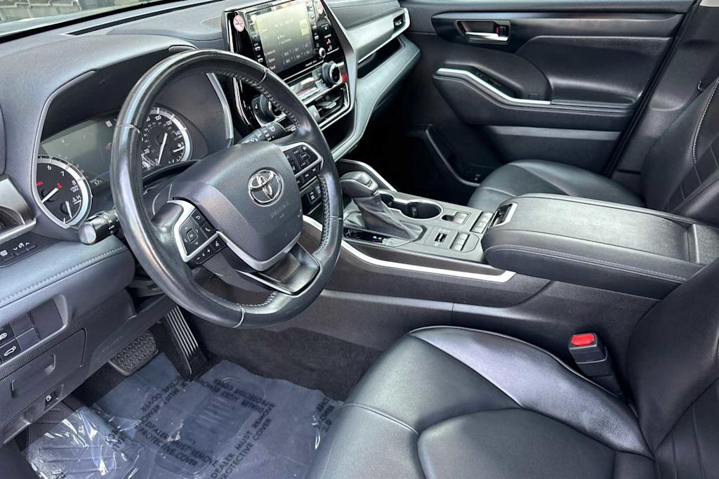 2022 Toyota Highlander XLE 9