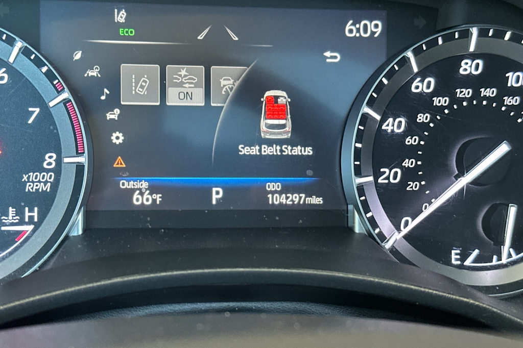 Thumbnail: 2021 Toyota Highlander - 32