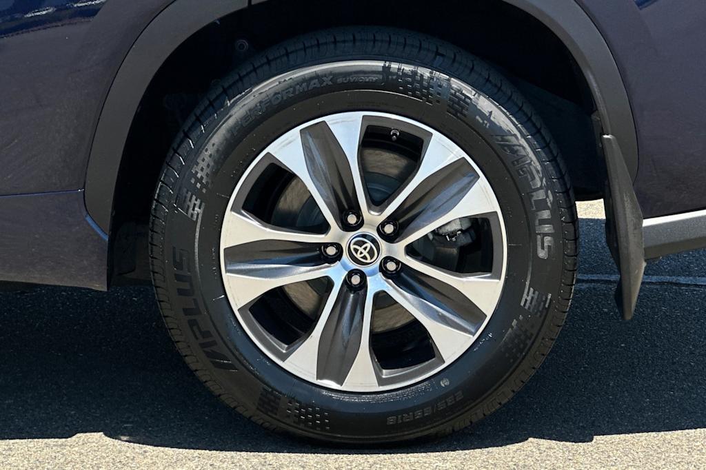 Thumbnail: 2021 Toyota Highlander - 8
