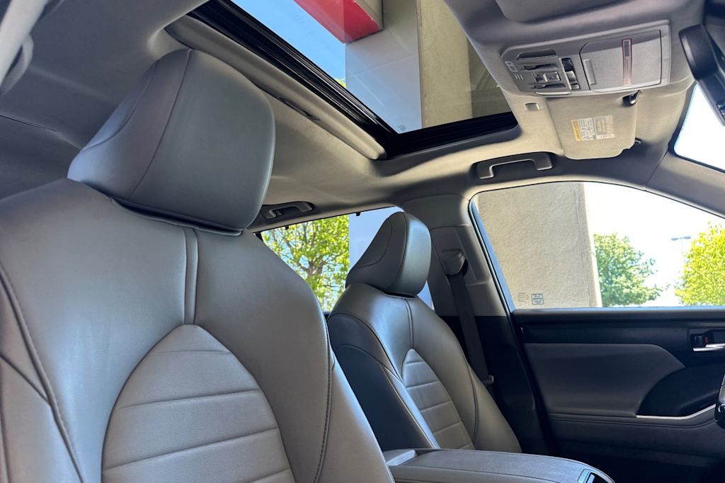 Thumbnail: 2021 Toyota Highlander - 24