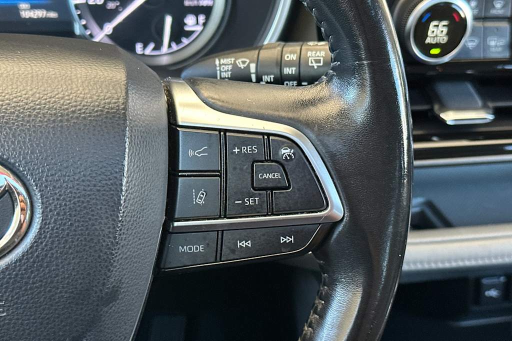 Thumbnail: 2021 Toyota Highlander - 31