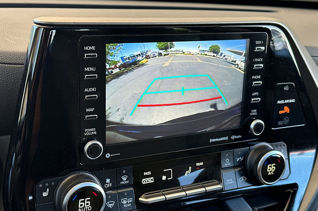 Thumbnail: 2021 Toyota Highlander - 26