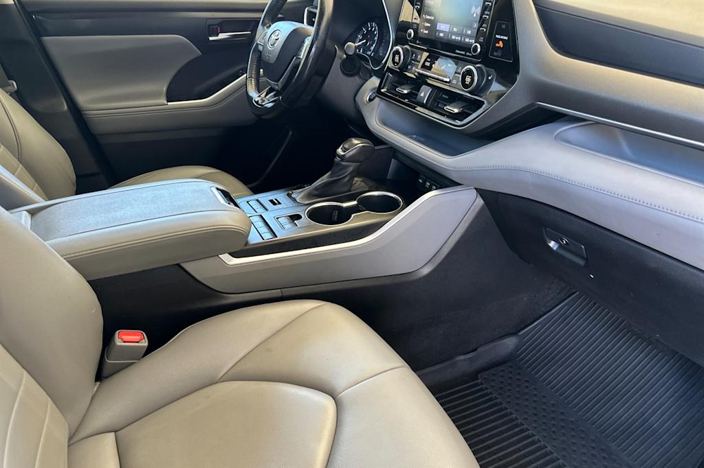 Thumbnail: 2021 Toyota Highlander - 12