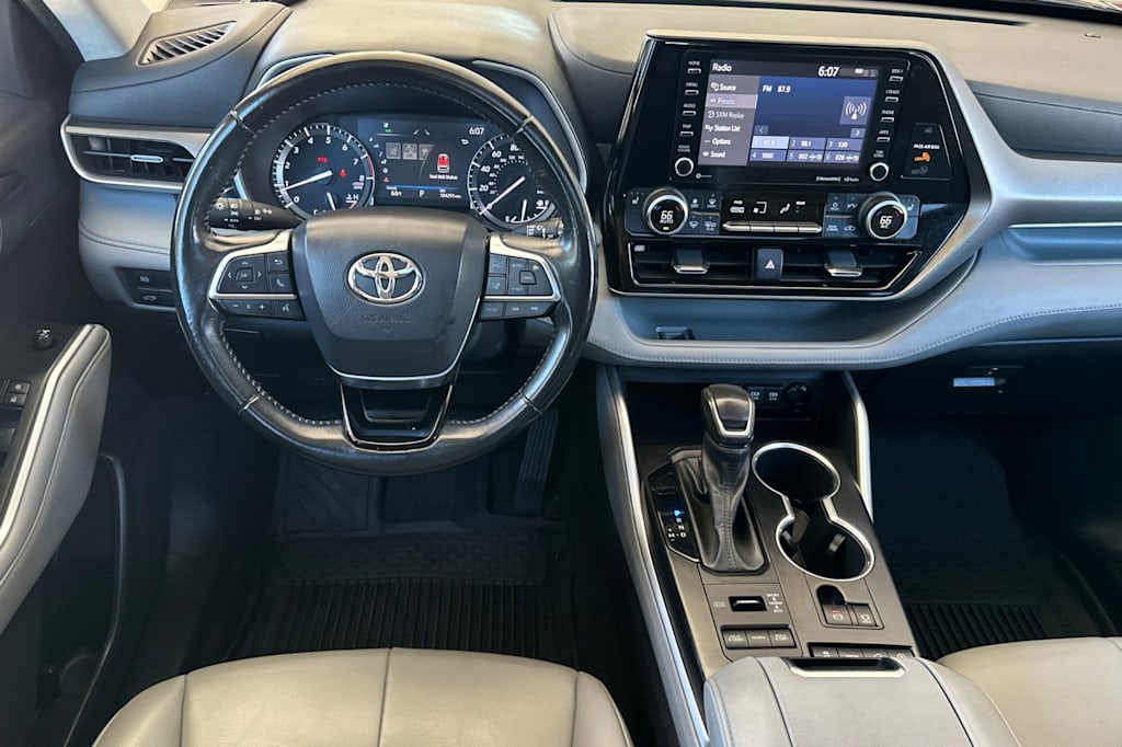 Thumbnail: 2021 Toyota Highlander - 11