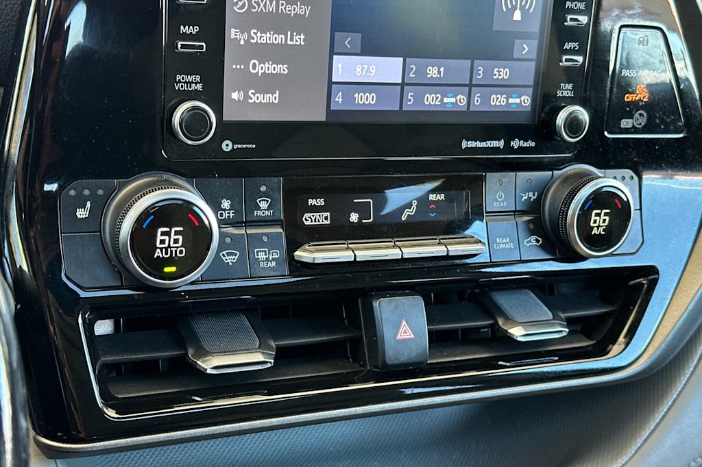 Thumbnail: 2021 Toyota Highlander - 27