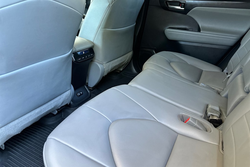 Thumbnail: 2021 Toyota Highlander - 10