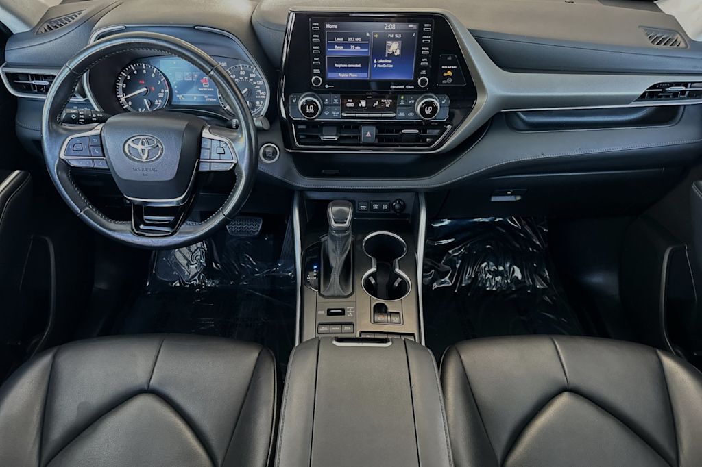 2021 Toyota Highlander XLE 2