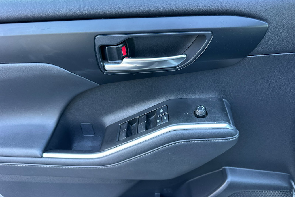 Thumbnail: 2020 Toyota Highlander - 21