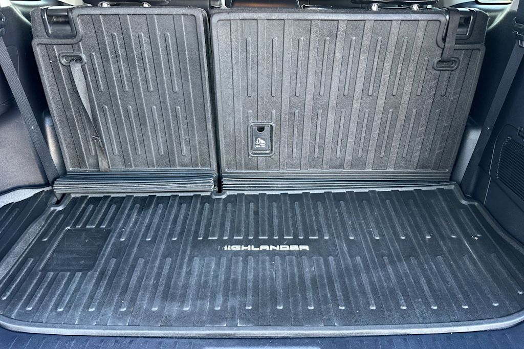 Thumbnail: 2020 Toyota Highlander - 16