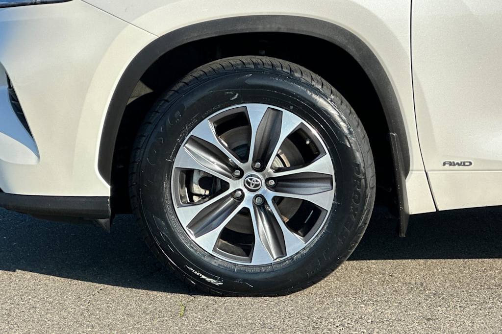 Thumbnail: 2020 Toyota Highlander - 8