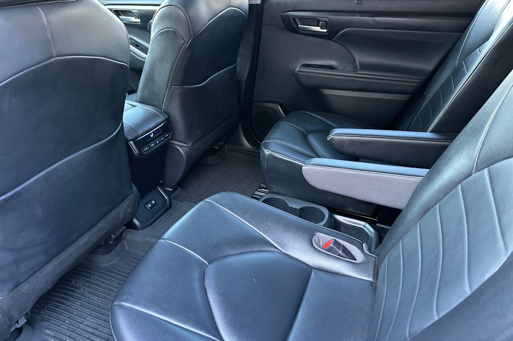 Thumbnail: 2020 Toyota Highlander - 10