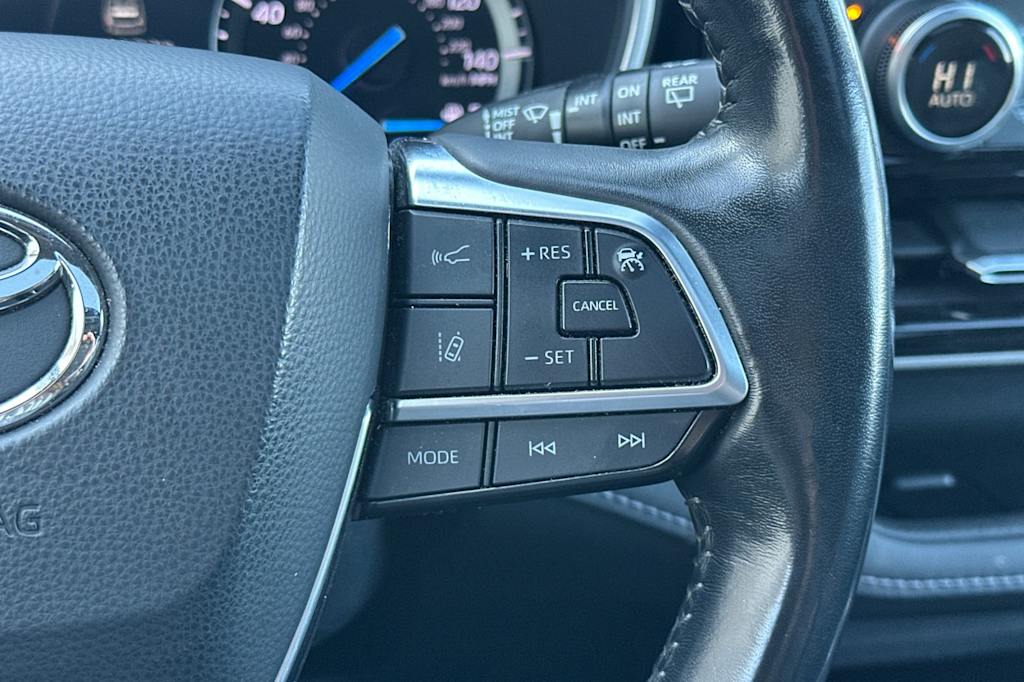 Thumbnail: 2020 Toyota Highlander - 32