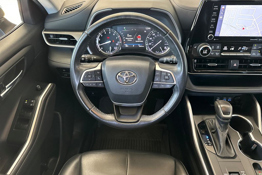 Thumbnail: 2022 Toyota Highlander - 11