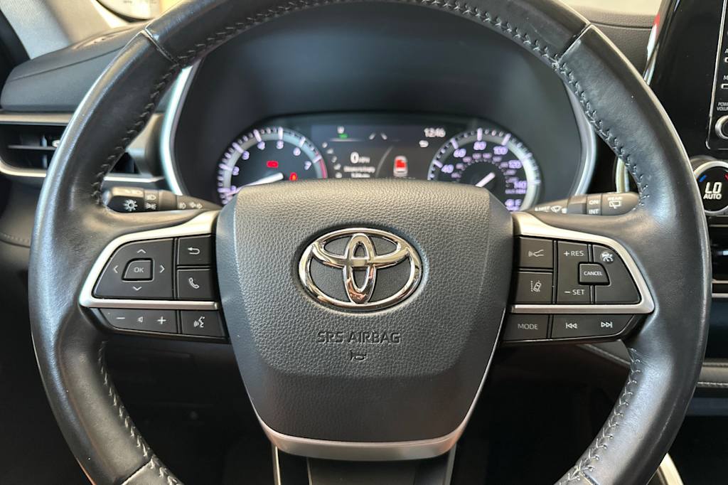 Thumbnail: 2022 Toyota Highlander - 30