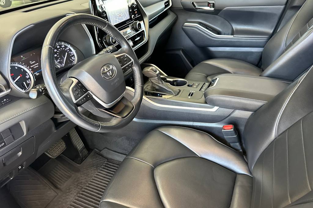 Thumbnail: 2022 Toyota Highlander - 9