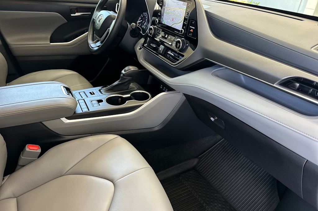 Thumbnail: 2022 Toyota Highlander - 12
