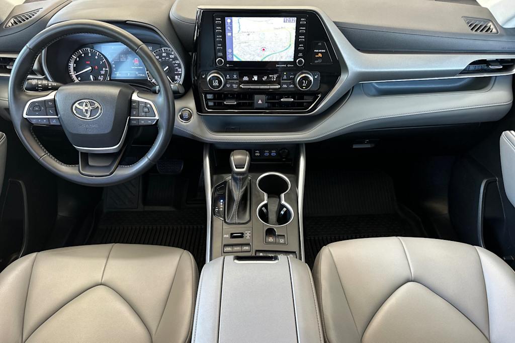 Thumbnail: 2022 Toyota Highlander - 2