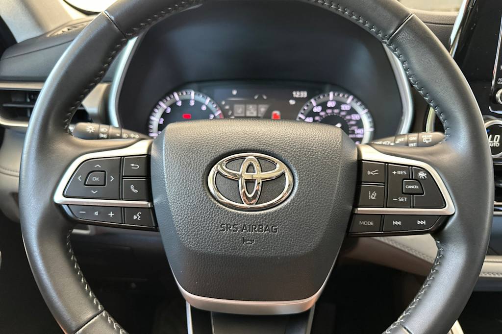 Thumbnail: 2022 Toyota Highlander - 30