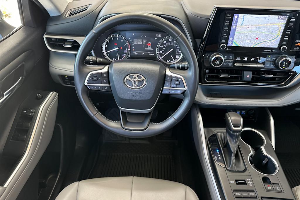 Thumbnail: 2022 Toyota Highlander - 11