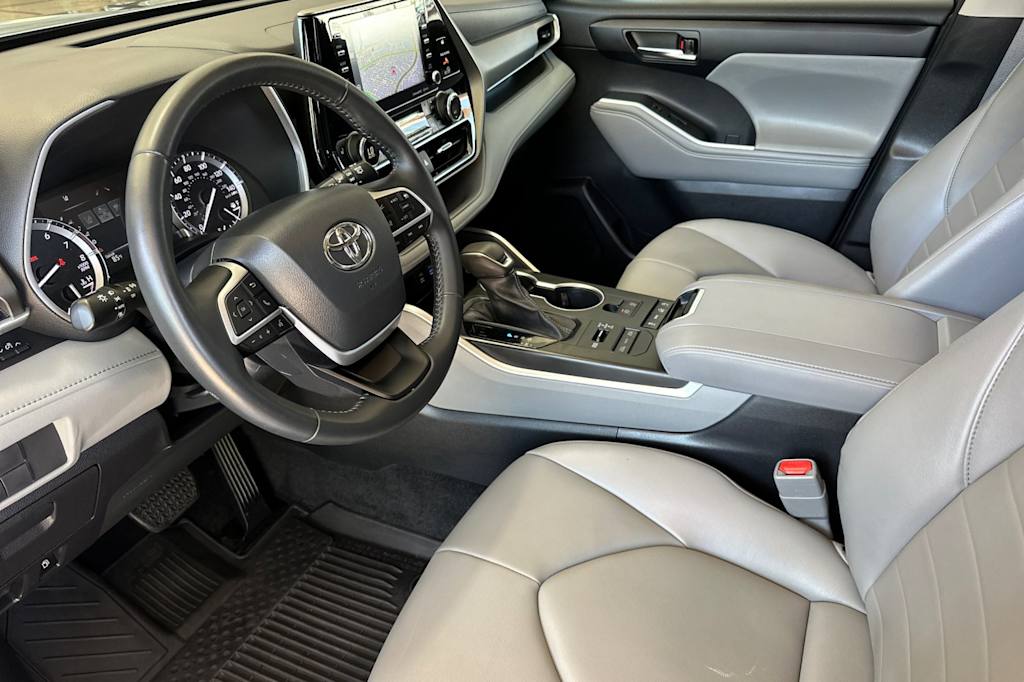 Thumbnail: 2022 Toyota Highlander - 9
