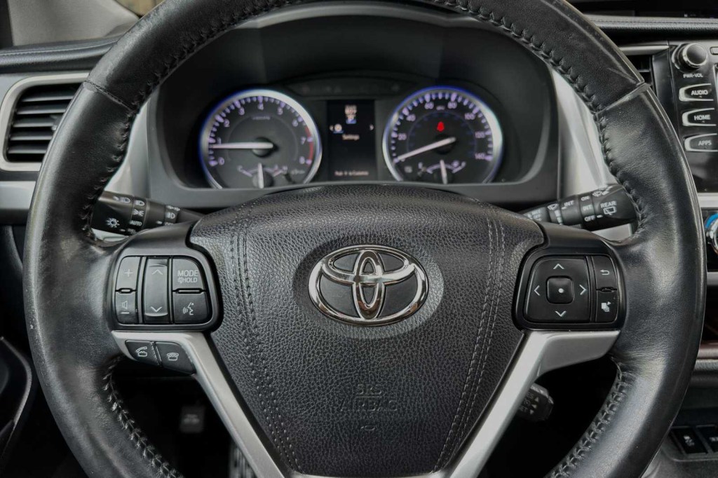 2015 Toyota Highlander XLE 30