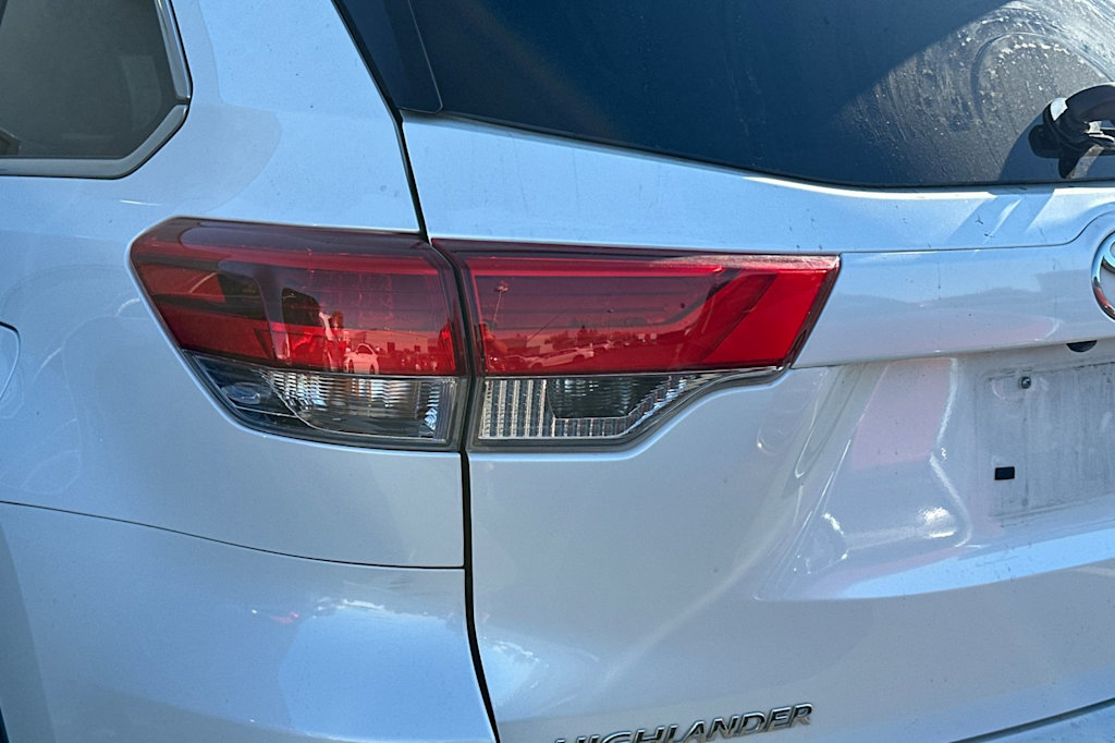 Thumbnail: 2017 Toyota Highlander - 16
