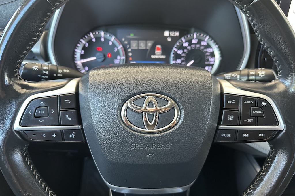 Thumbnail: 2023 Toyota Highlander - 30