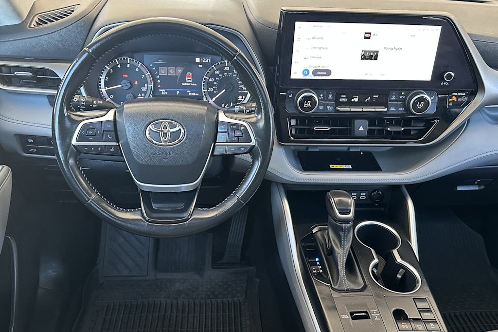 Thumbnail: 2023 Toyota Highlander - 11
