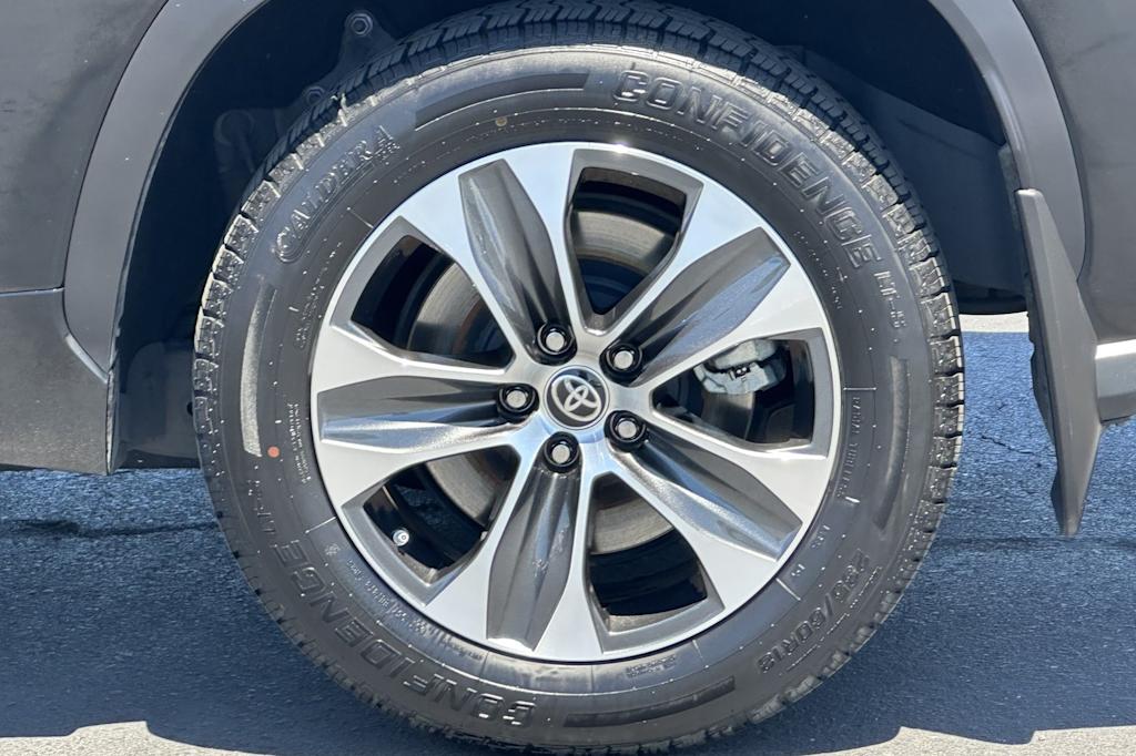 Thumbnail: 2023 Toyota Highlander - 8