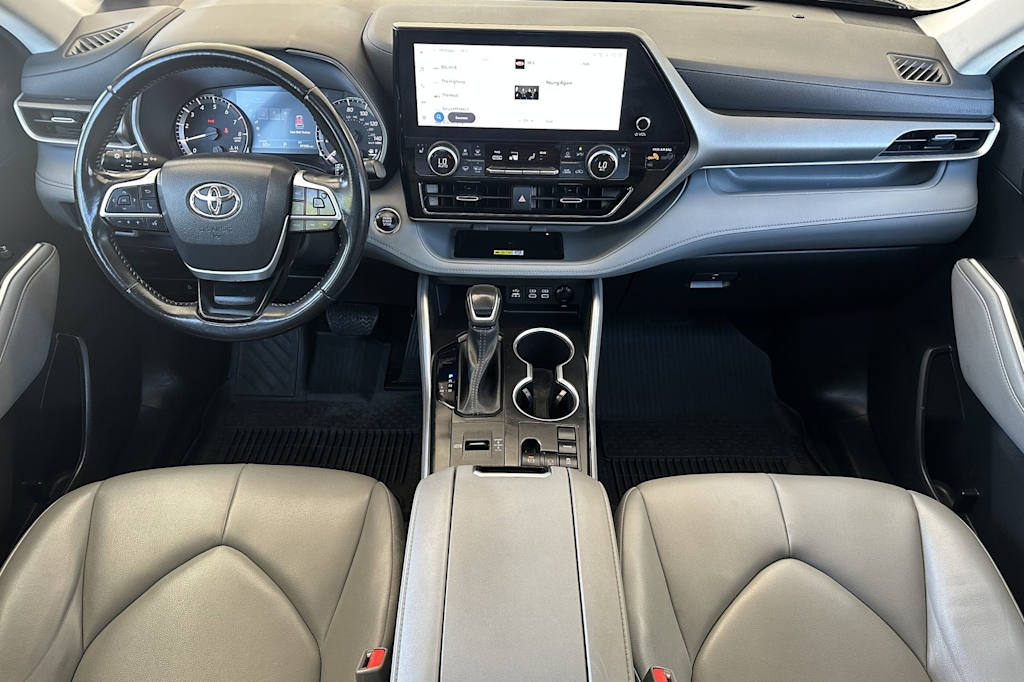 Thumbnail: 2023 Toyota Highlander - 2