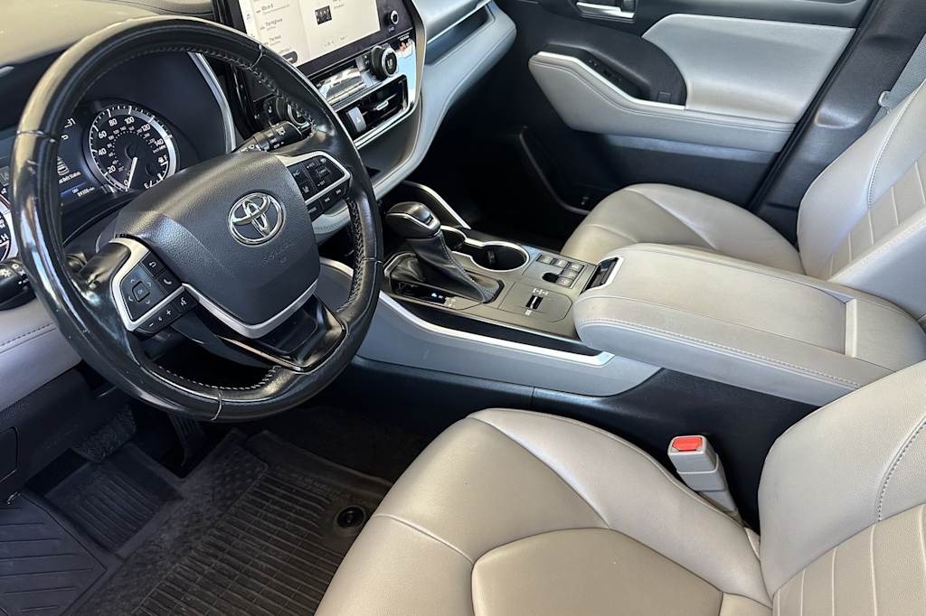 Thumbnail: 2023 Toyota Highlander - 9