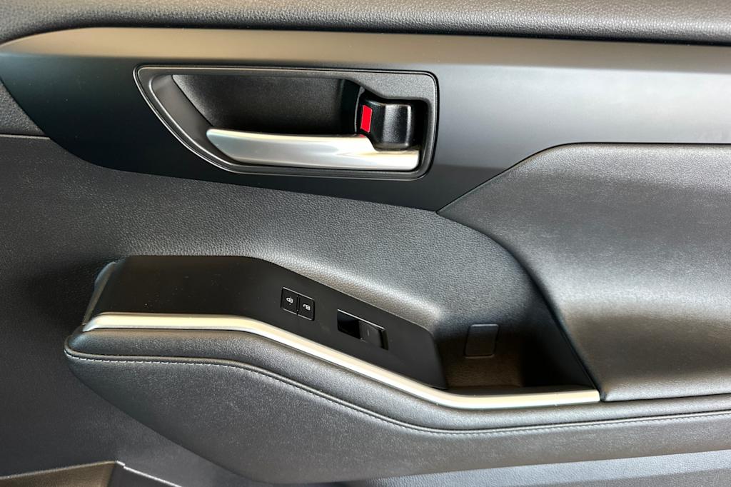 Thumbnail: 2024 Toyota Highlander - 25