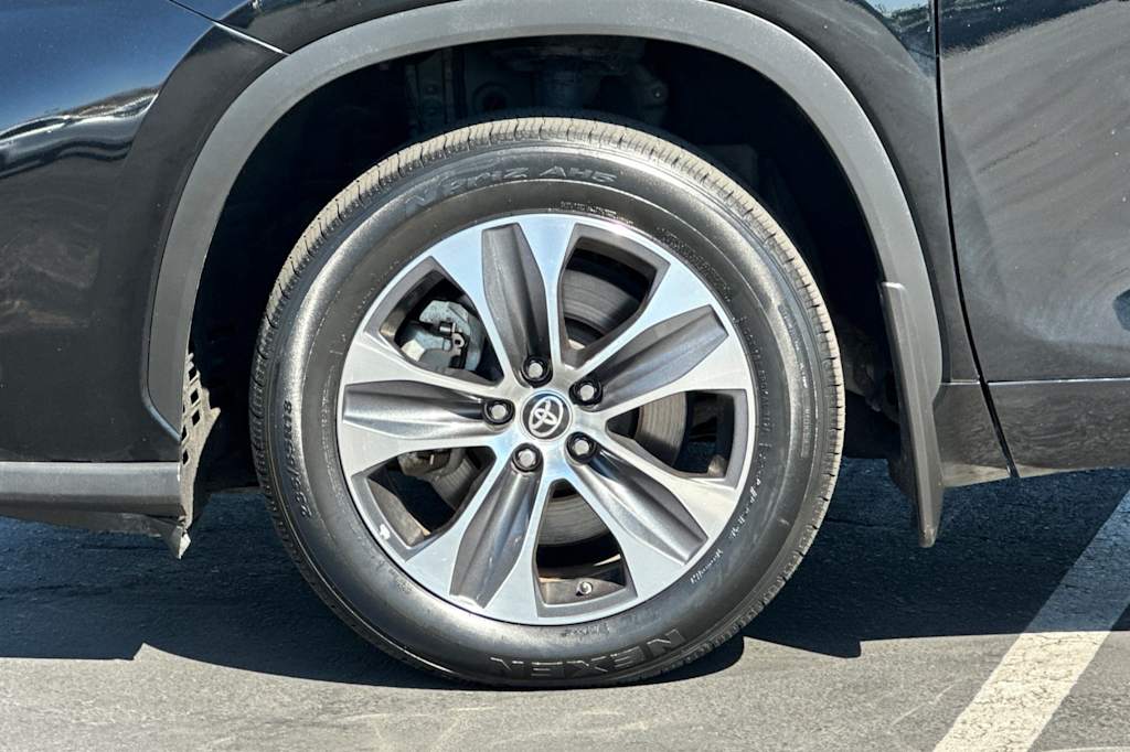 Thumbnail: 2024 Toyota Highlander - 8
