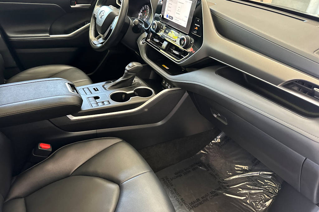 Thumbnail: 2024 Toyota Highlander - 12