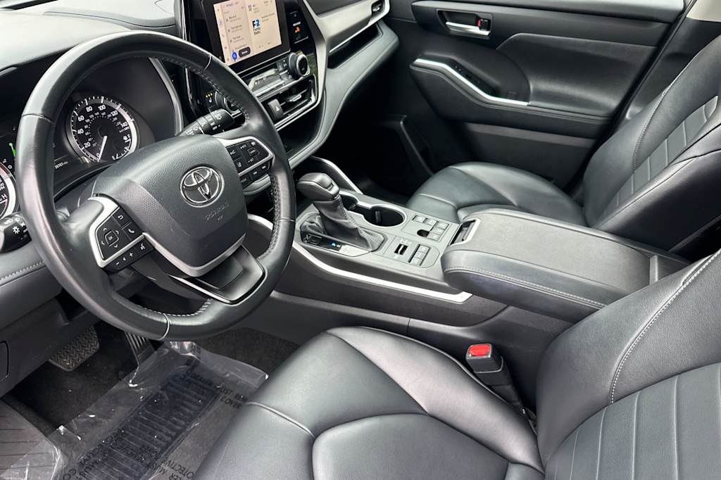 Thumbnail: 2024 Toyota Highlander - 9