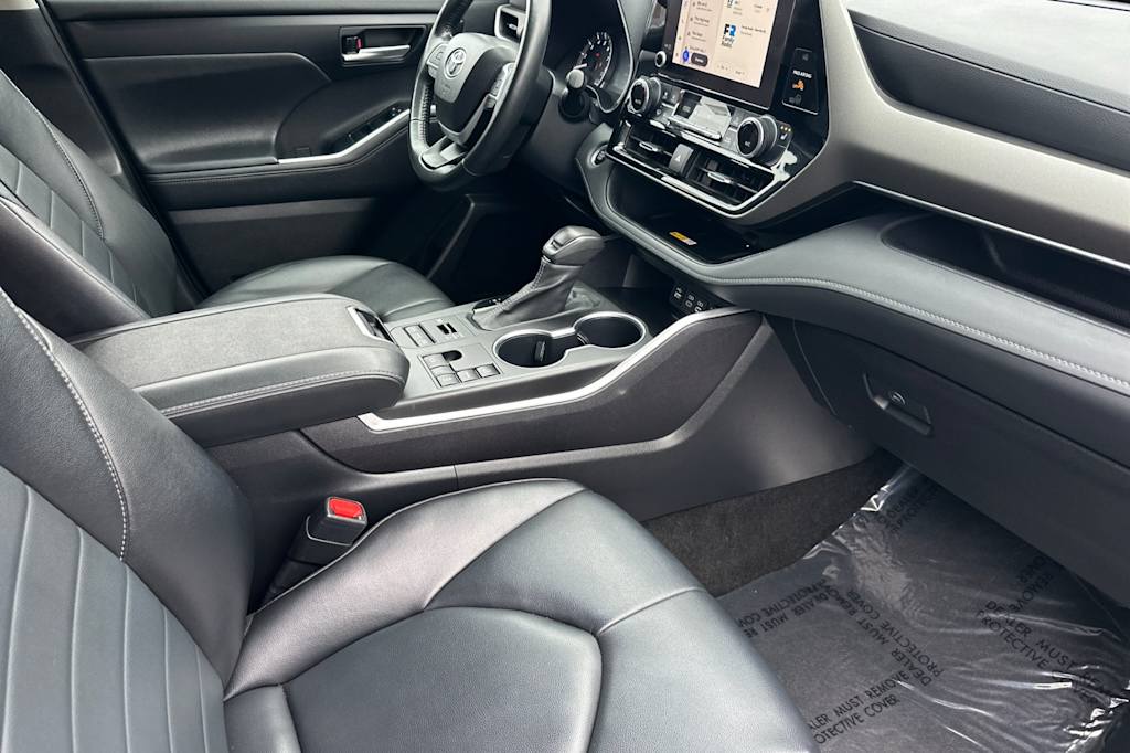 Thumbnail: 2024 Toyota Highlander - 10