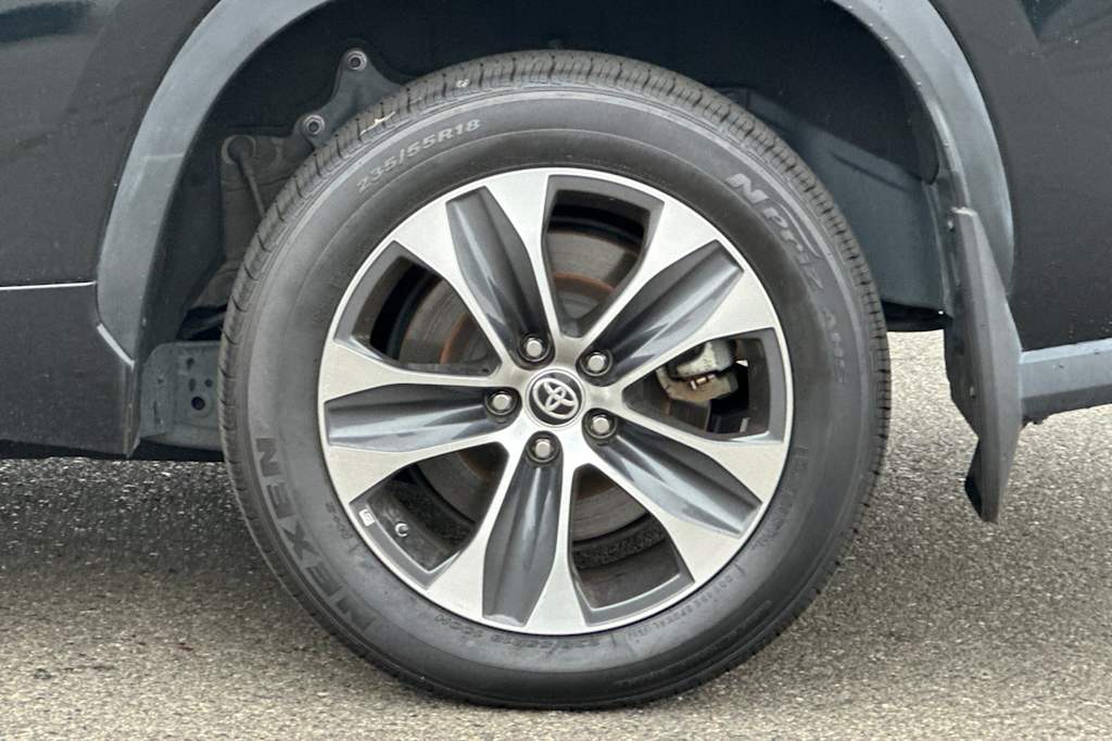 Thumbnail: 2024 Toyota Highlander - 8