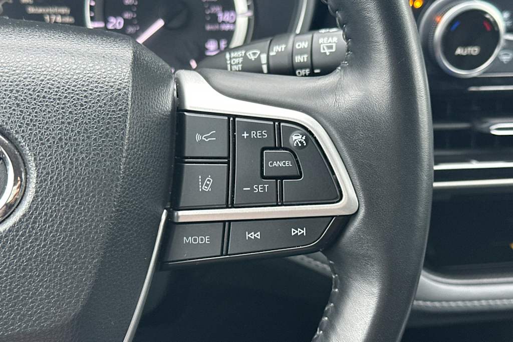 Thumbnail: 2024 Toyota Highlander - 31