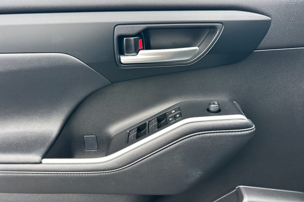 Thumbnail: 2024 Toyota Highlander - 22