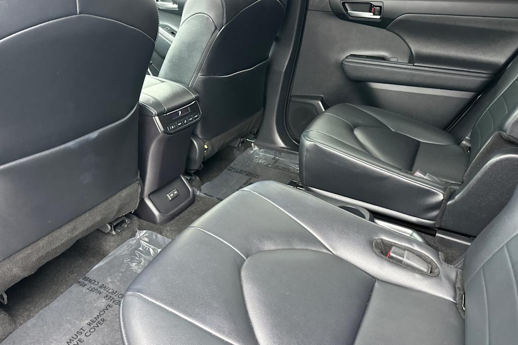 Thumbnail: 2024 Toyota Highlander - 19