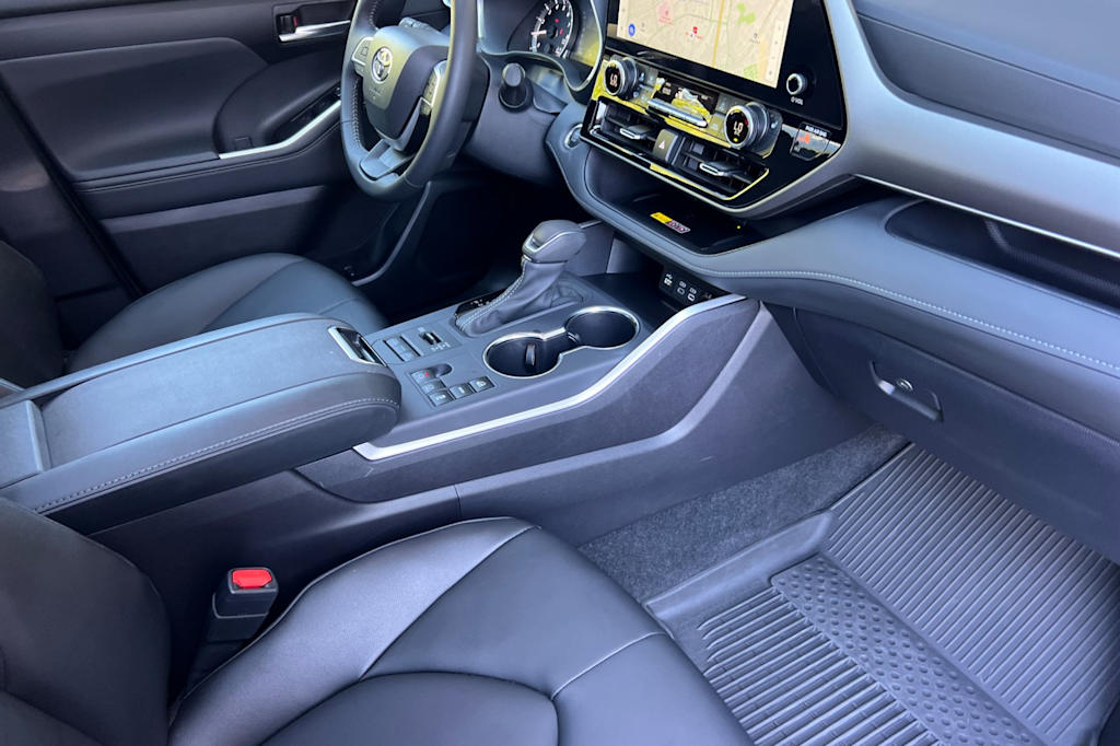 Thumbnail: 2026 Toyota Highlander - 12