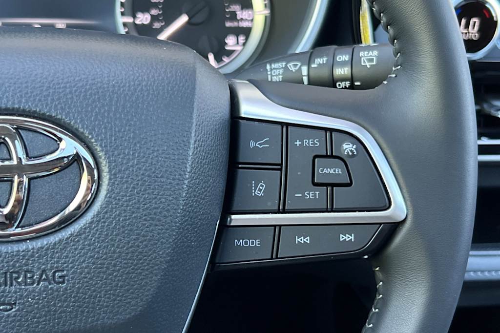 Thumbnail: 2026 Toyota Highlander - 33
