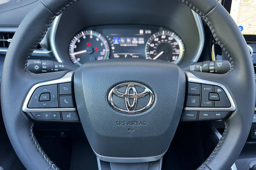 Thumbnail: 2026 Toyota Highlander - 31