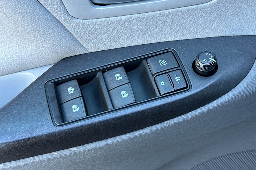 Thumbnail: 2015 Toyota Sienna - 22