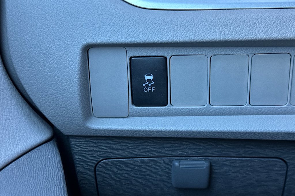 Thumbnail: 2015 Toyota Sienna - 32