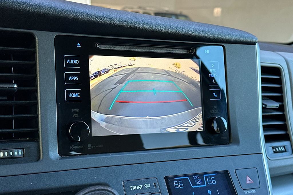 Thumbnail: 2015 Toyota Sienna - 25