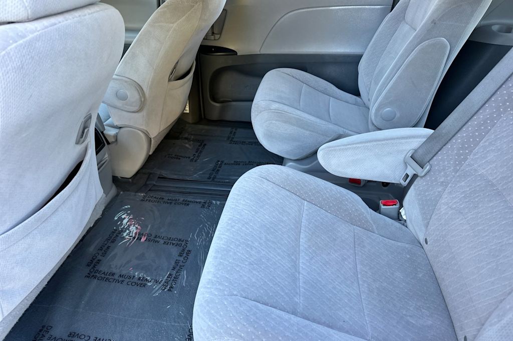 Thumbnail: 2015 Toyota Sienna - 10