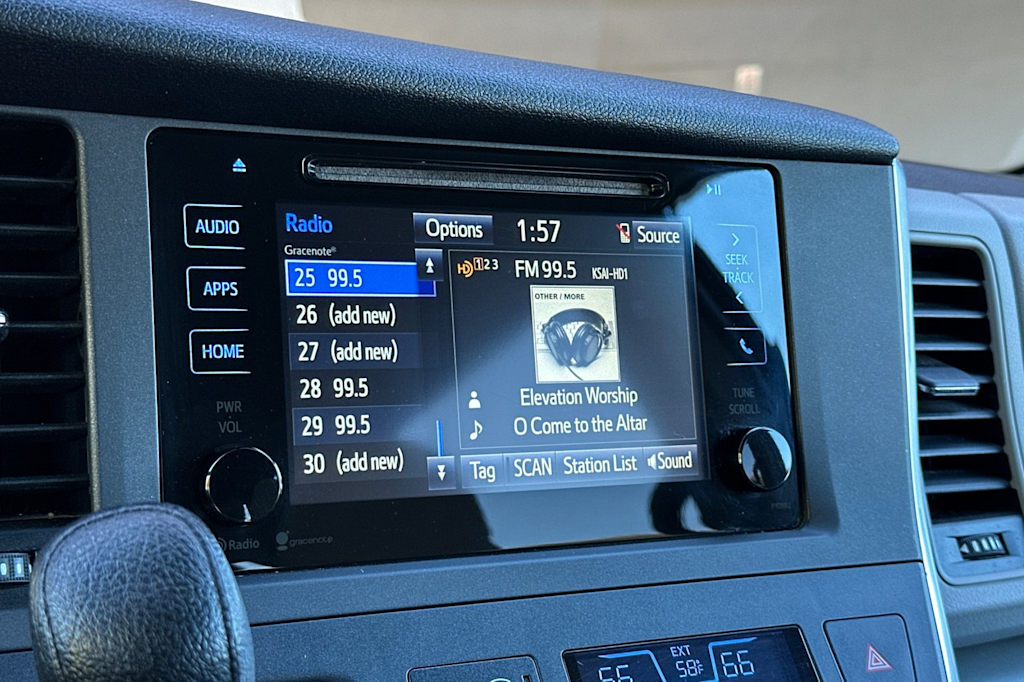 Thumbnail: 2015 Toyota Sienna - 14